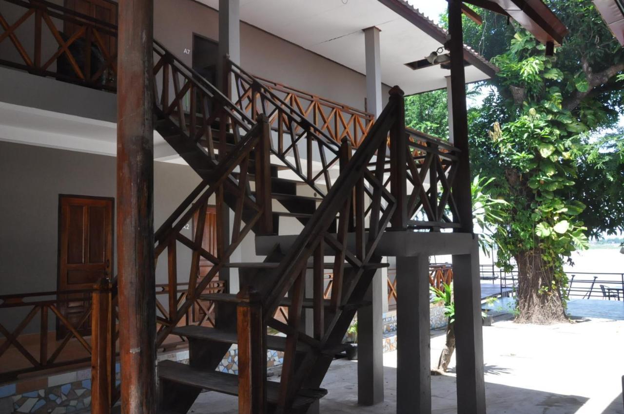 Pilgrim'S Kitchen & Inn Savannakhet Exterior foto