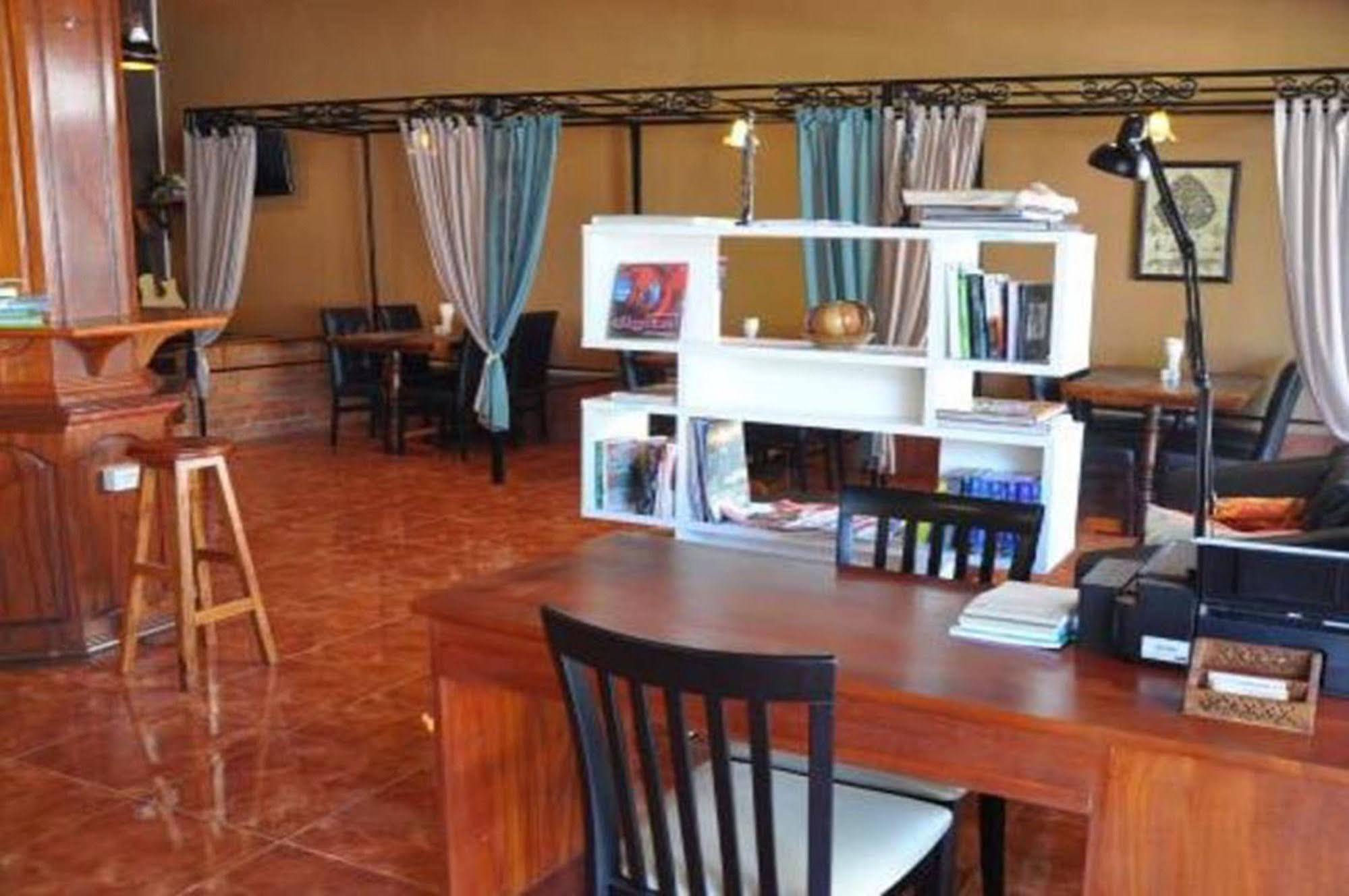 Pilgrim'S Kitchen & Inn Savannakhet Exterior foto