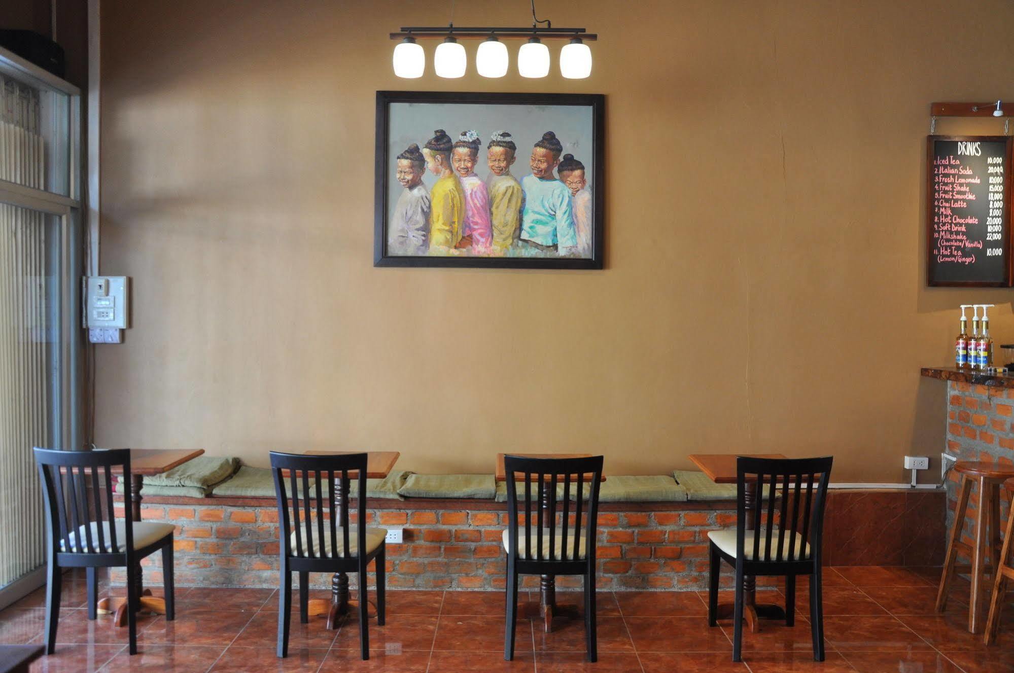 Pilgrim'S Kitchen & Inn Savannakhet Exterior foto