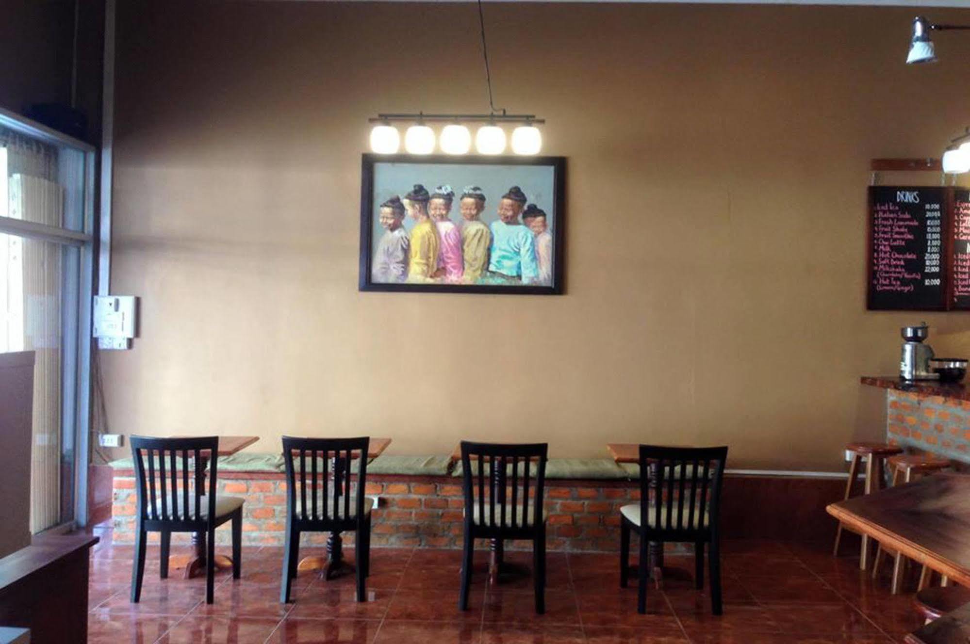 Pilgrim'S Kitchen & Inn Savannakhet Exterior foto