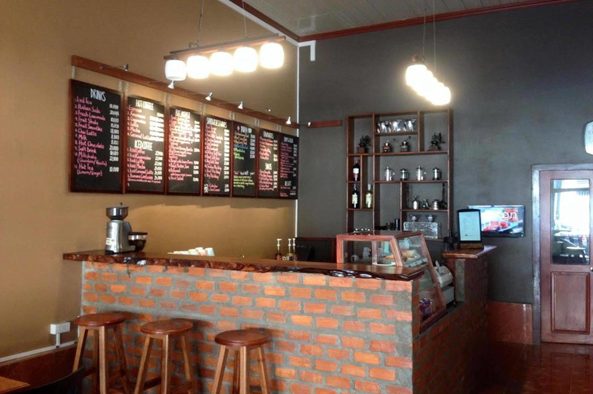 Pilgrim'S Kitchen & Inn Savannakhet Exterior foto