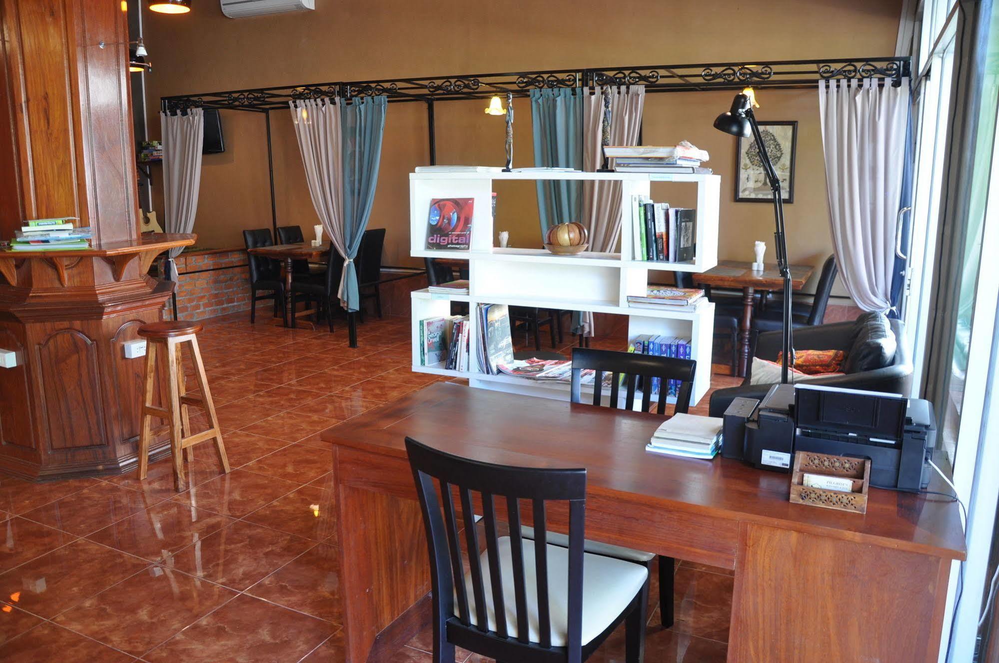 Pilgrim'S Kitchen & Inn Savannakhet Exterior foto